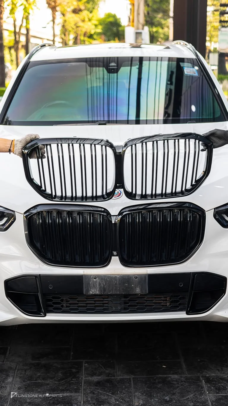 เปลี่ยนกระจังหน้าสีดำและปลายท่อสำหรับ BMW X5 G05