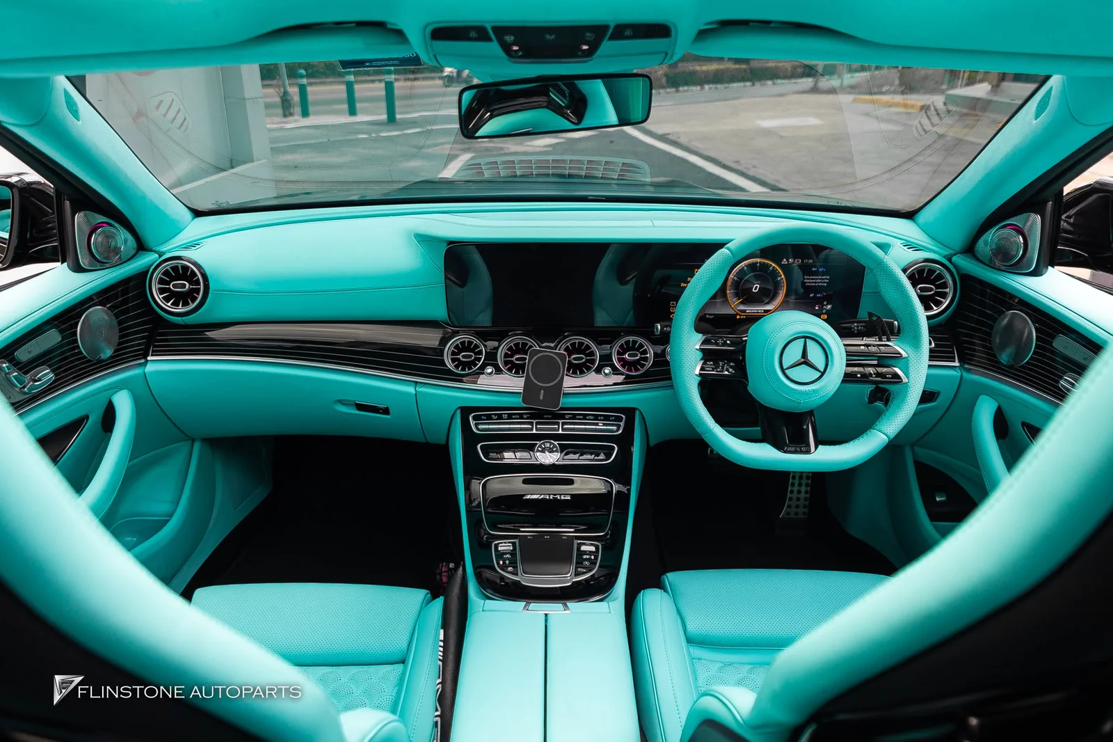 W213 E-Class Mercedes Benz W213 E63s AMG เลือกเปลี่ยนสีภายใน Tiffany Blue