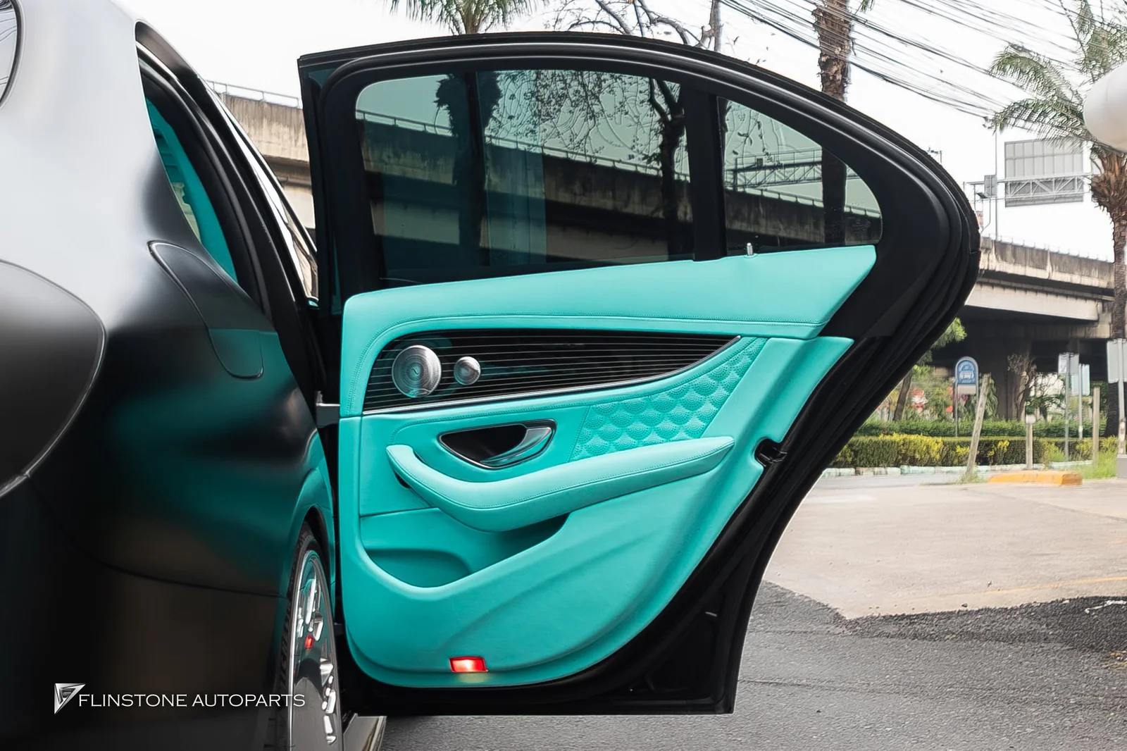 W213 E-Class Mercedes Benz W213 E63s AMG เลือกเปลี่ยนสีภายใน Tiffany Blue