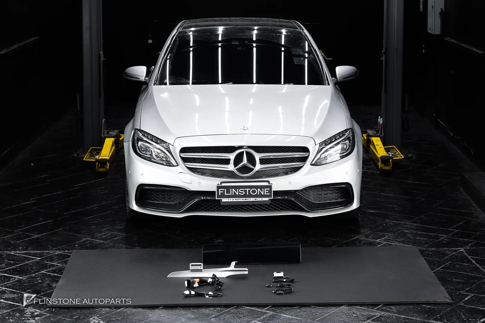 W205 C205 C-Class 2024 — เปลี่ยนภายในให้ดูทันสมัยและน่าขับยิ่งขึ้นด้วยจอ Android ดีไซ