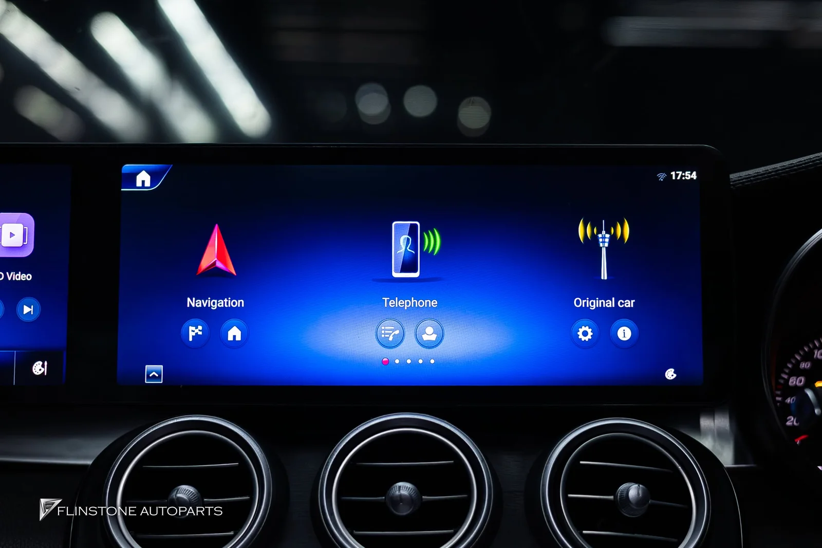 W205 C205 C-Class 2024 — เปลี่ยนภายในให้ดูทันสมัยและน่าขับยิ่งขึ้นด้วยจอ Android ดีไซ