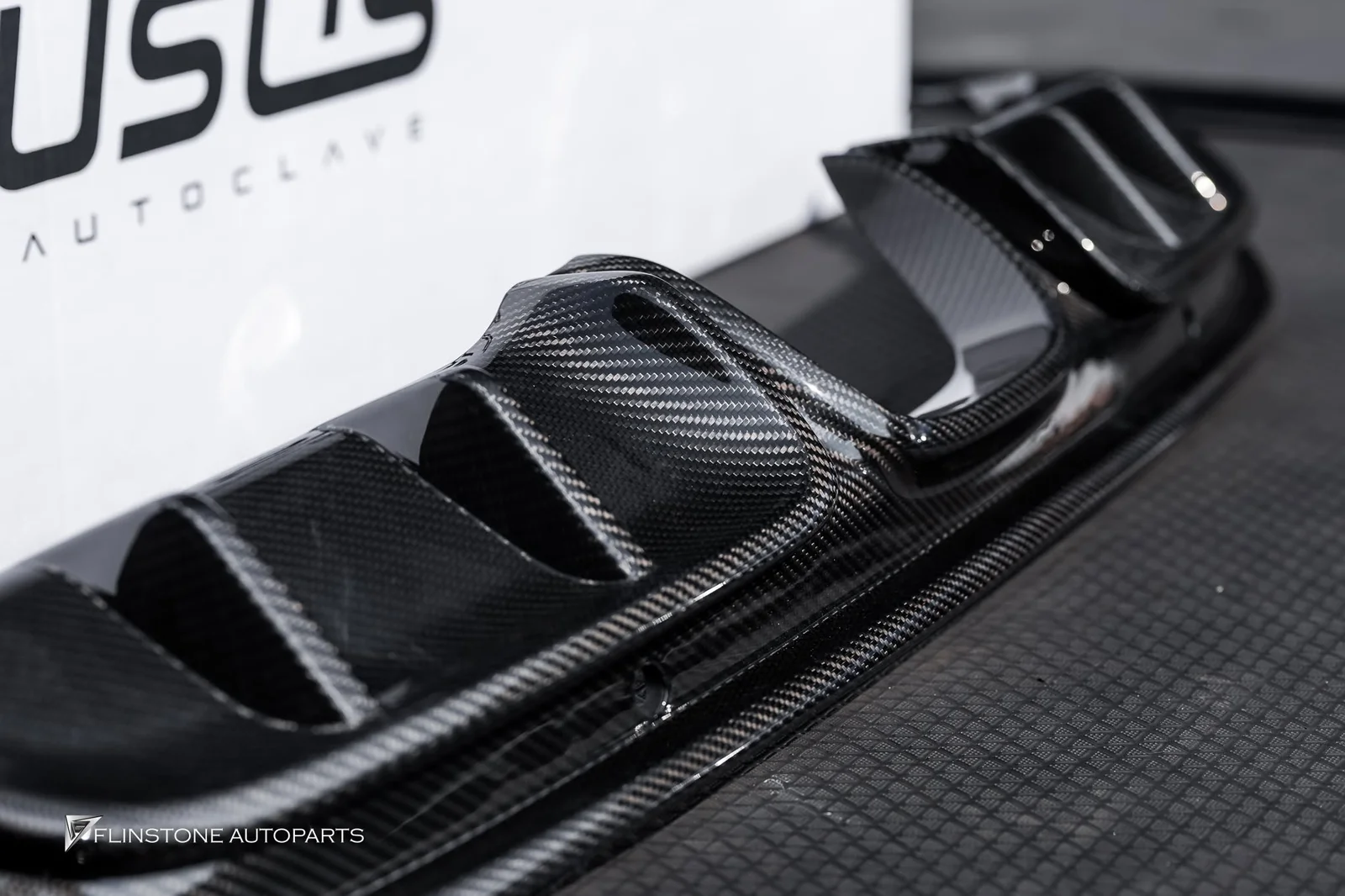 PORSCHE 718 Cayman / Boxster — ภาพผลงานติดตั้งคาร์บอนจาก “USUS Autoclave” สำหรับ PORSCHE
