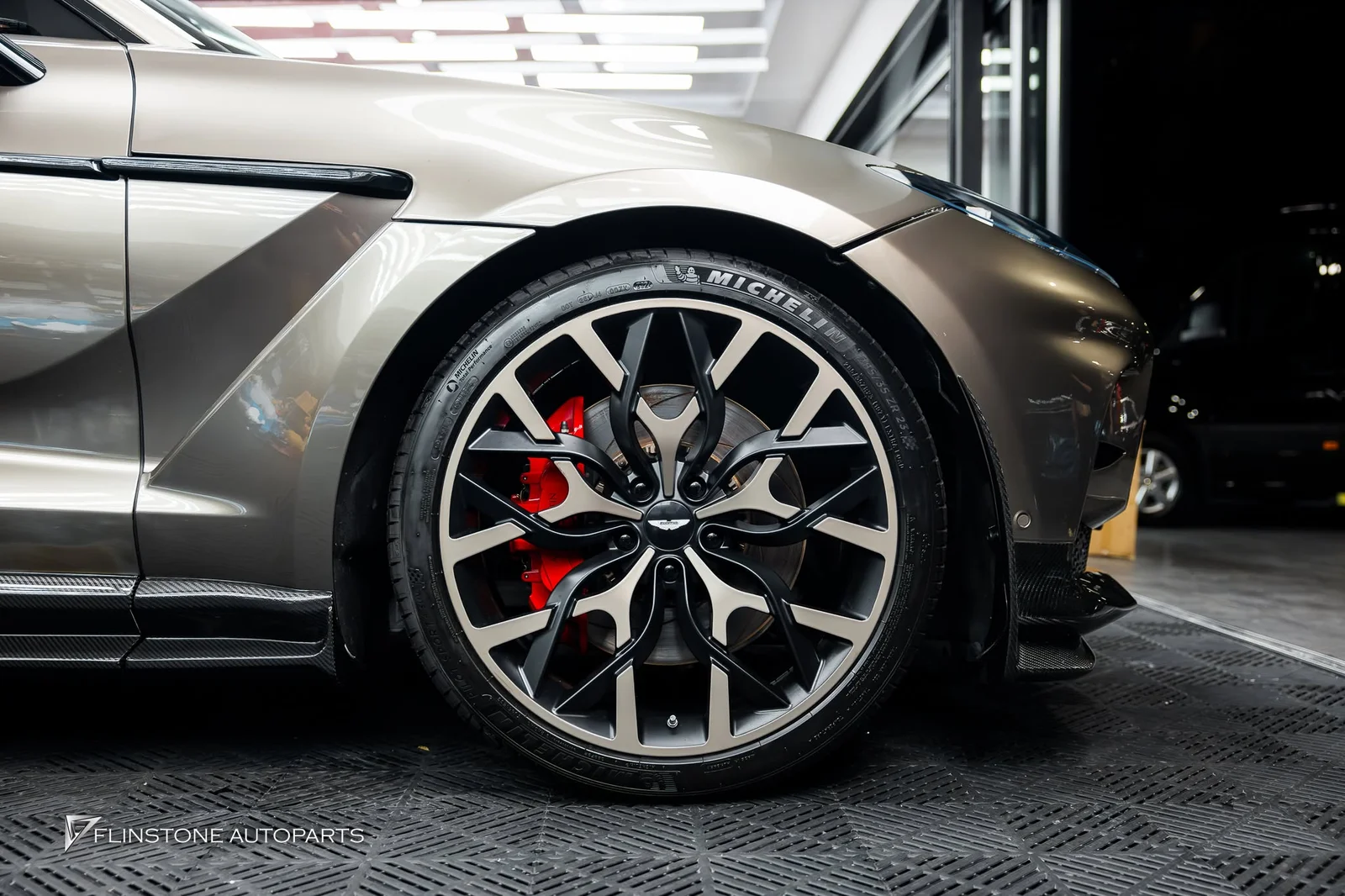 สุดสวยอีกคันสำหรับ ASTON MARTIN DBX ที่เลือกติดตั้งชุดแต่ง DBX707