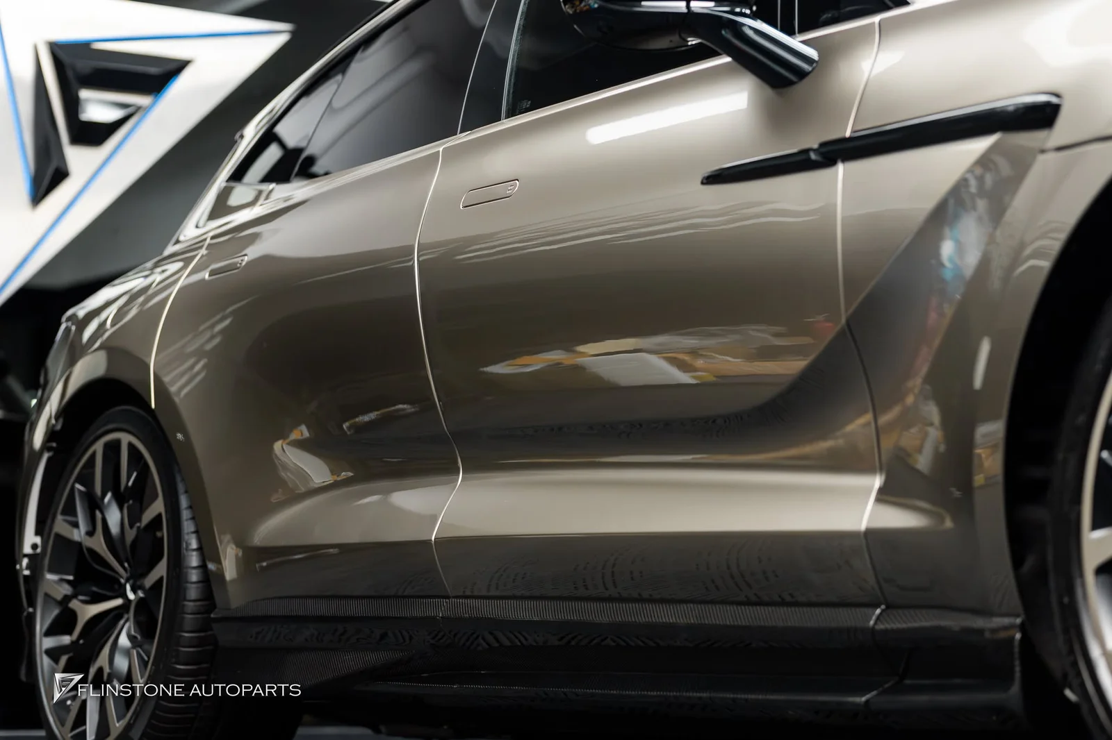 สุดสวยอีกคันสำหรับ ASTON MARTIN DBX ที่เลือกติดตั้งชุดแต่ง DBX707