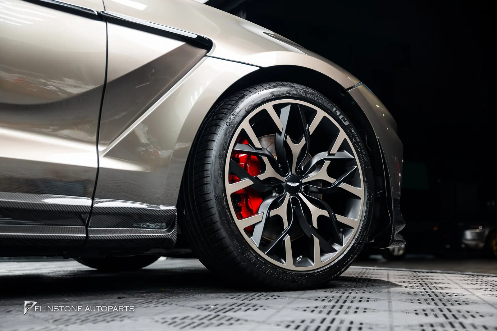 สุดสวยอีกคันสำหรับ ASTON MARTIN DBX ที่เลือกติดตั้งชุดแต่ง DBX707