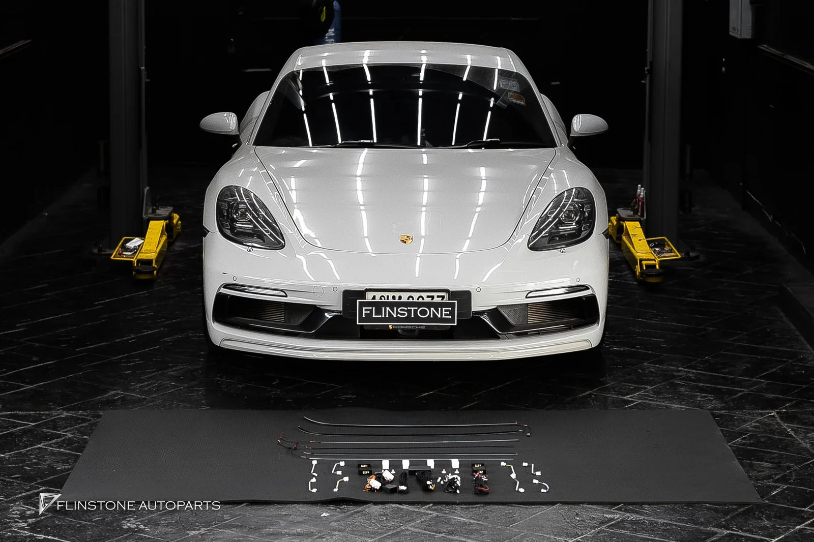 PORSCHE 718 Cayman / Boxster — ติดตั้งไฟภายในสำหรับ 718 Cayman สามารถปรับเปลี่ยนสีได้เป็น
