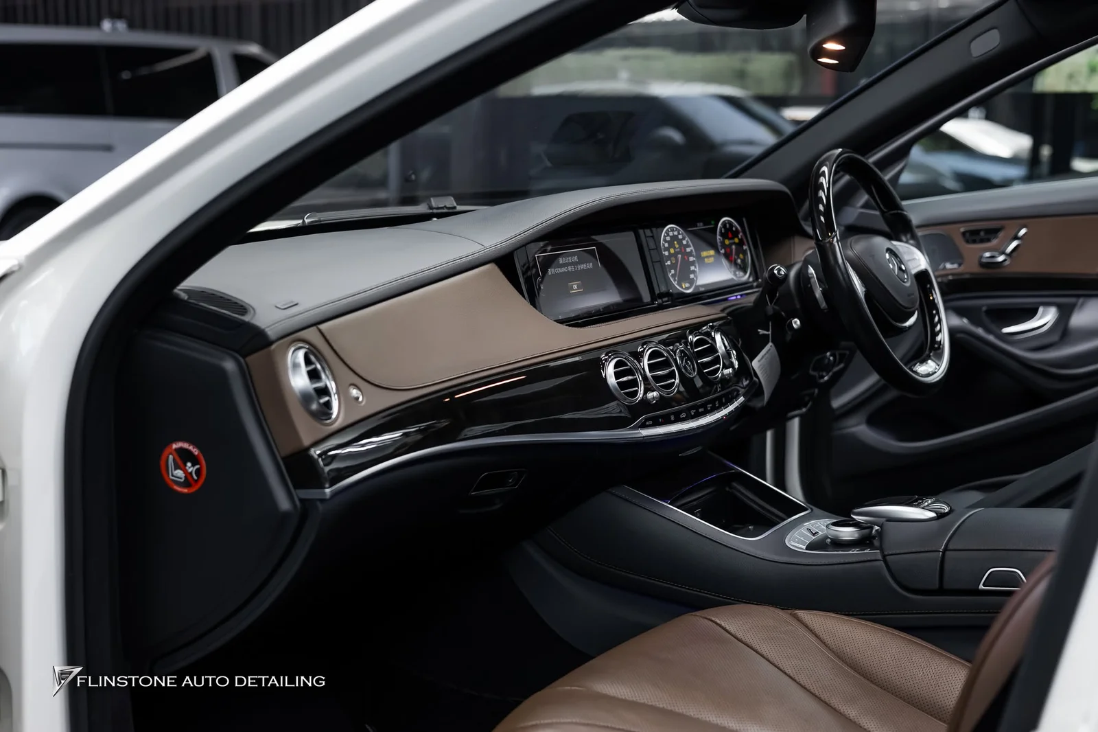 continuing the luxury from MAYBACH W223 the other day… today it is the turn of