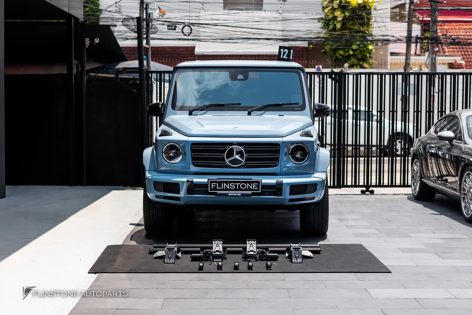 W464 G-Class Mercedes-Benz G63 AMG ติดตั้งบันไดข้างอัตโนมัติและระบบ KEYLESS