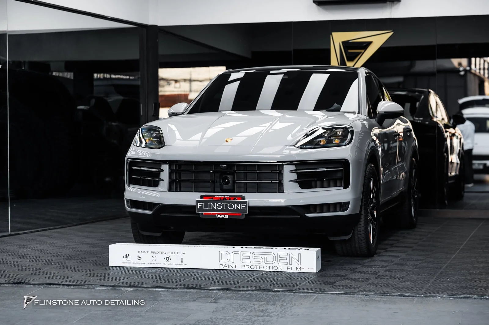PORSCHE Cayenne 9Y0.2 — เสร็จไปอีกหนึ่งผลงานครับ เปลี่ยนสีพร้อมกันรอยด้วย DRESDEN PR