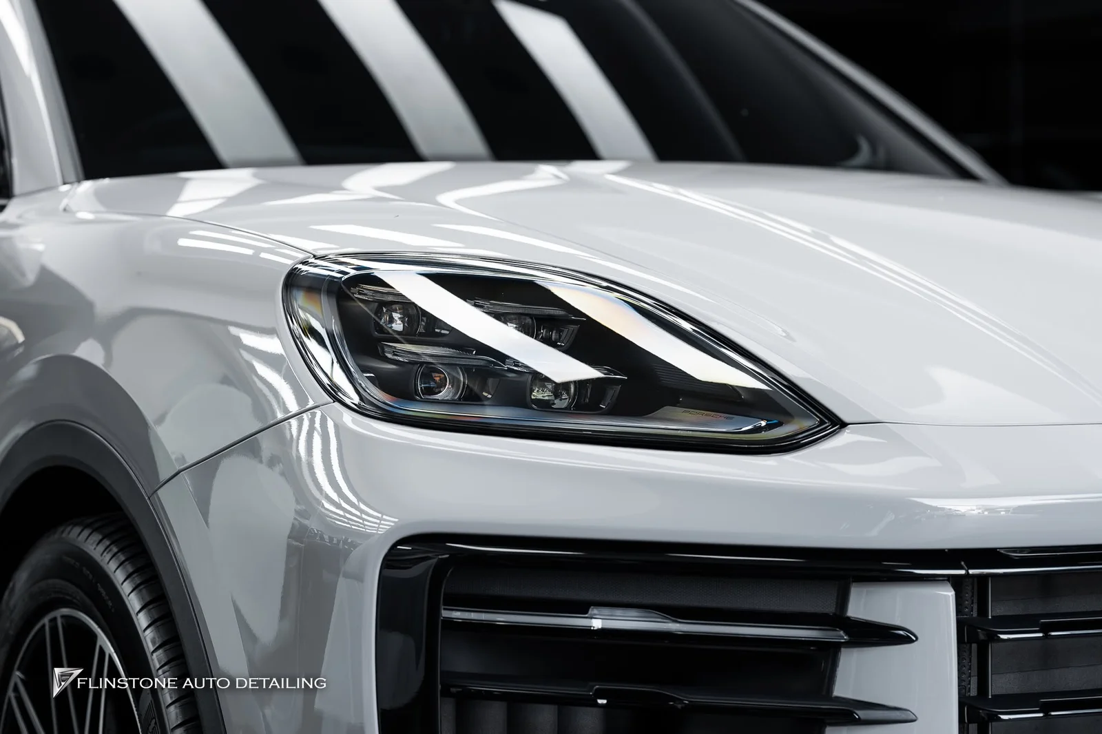 PORSCHE Cayenne 9Y0.2 — เสร็จไปอีกหนึ่งผลงานครับ เปลี่ยนสีพร้อมกันรอยด้วย DRESDEN PR
