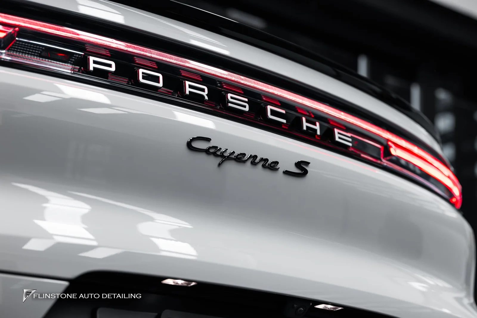 PORSCHE Cayenne 9Y0.2 — เสร็จไปอีกหนึ่งผลงานครับ เปลี่ยนสีพร้อมกันรอยด้วย DRESDEN PR