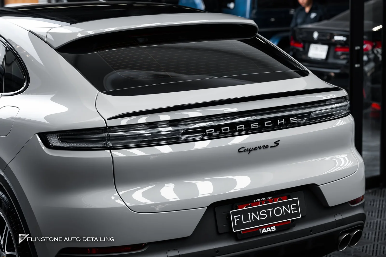 PORSCHE Cayenne 9Y0.2 — เสร็จไปอีกหนึ่งผลงานครับ เปลี่ยนสีพร้อมกันรอยด้วย DRESDEN PR