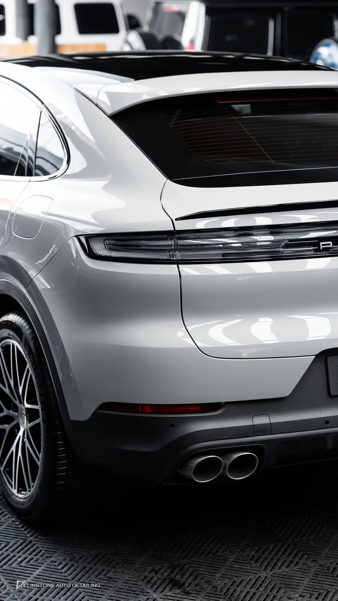 PORSCHE Cayenne 9Y0.2 — เสร็จไปอีกหนึ่งผลงานครับ เปลี่ยนสีพร้อมกันรอยด้วย DRESDEN PR