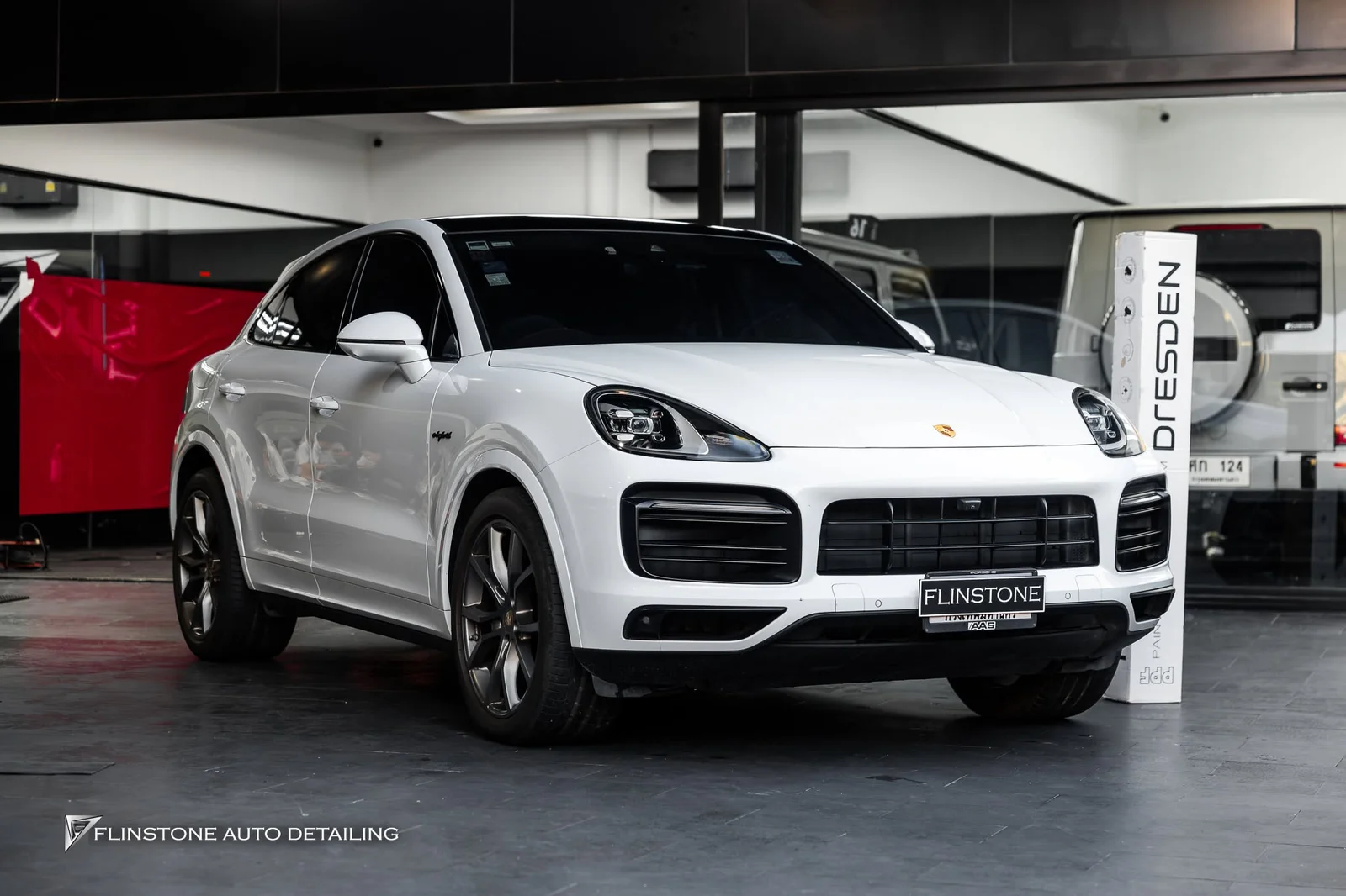 PORSCHE Cayenne 9Y0.1 and 9Y0.2 chose clear paint protection film from DRESDENPROTECTION