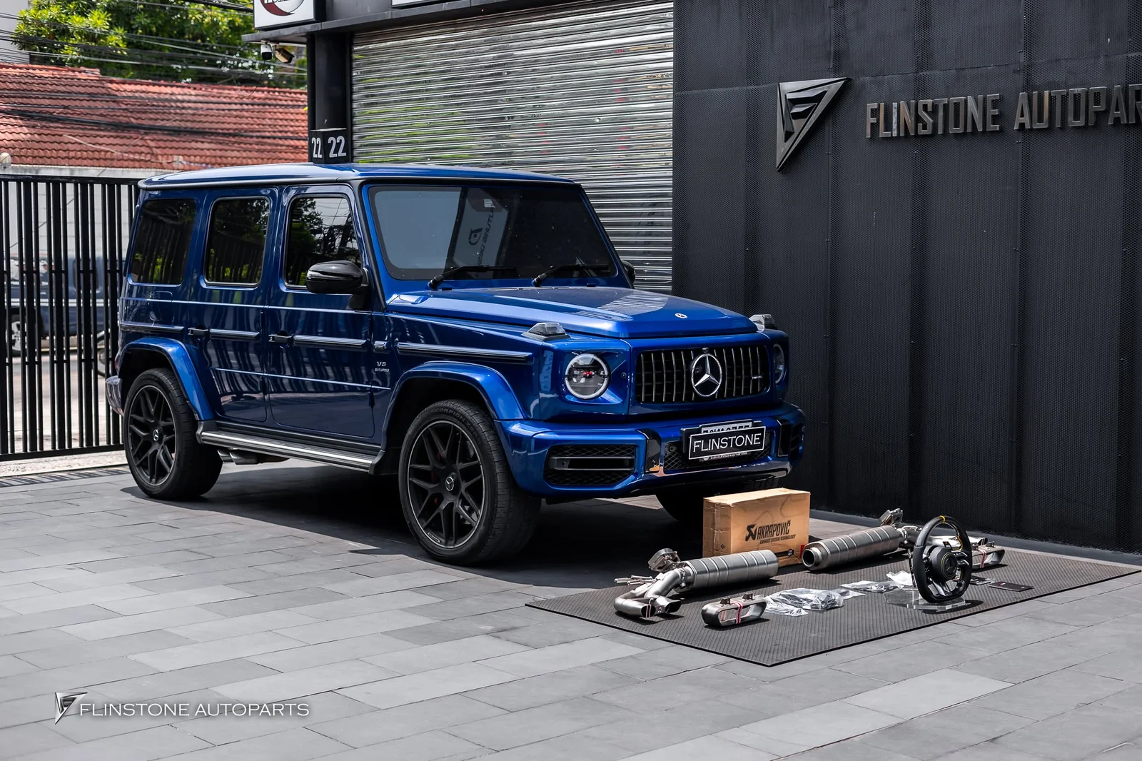 W464 G-Class G63 AMG เตรียมติดตั้งชุดท่อ AKRAPOVIC พร้อมด้วยพวงมาลัยคาร์บอนที่มาพร้อมกับปุ