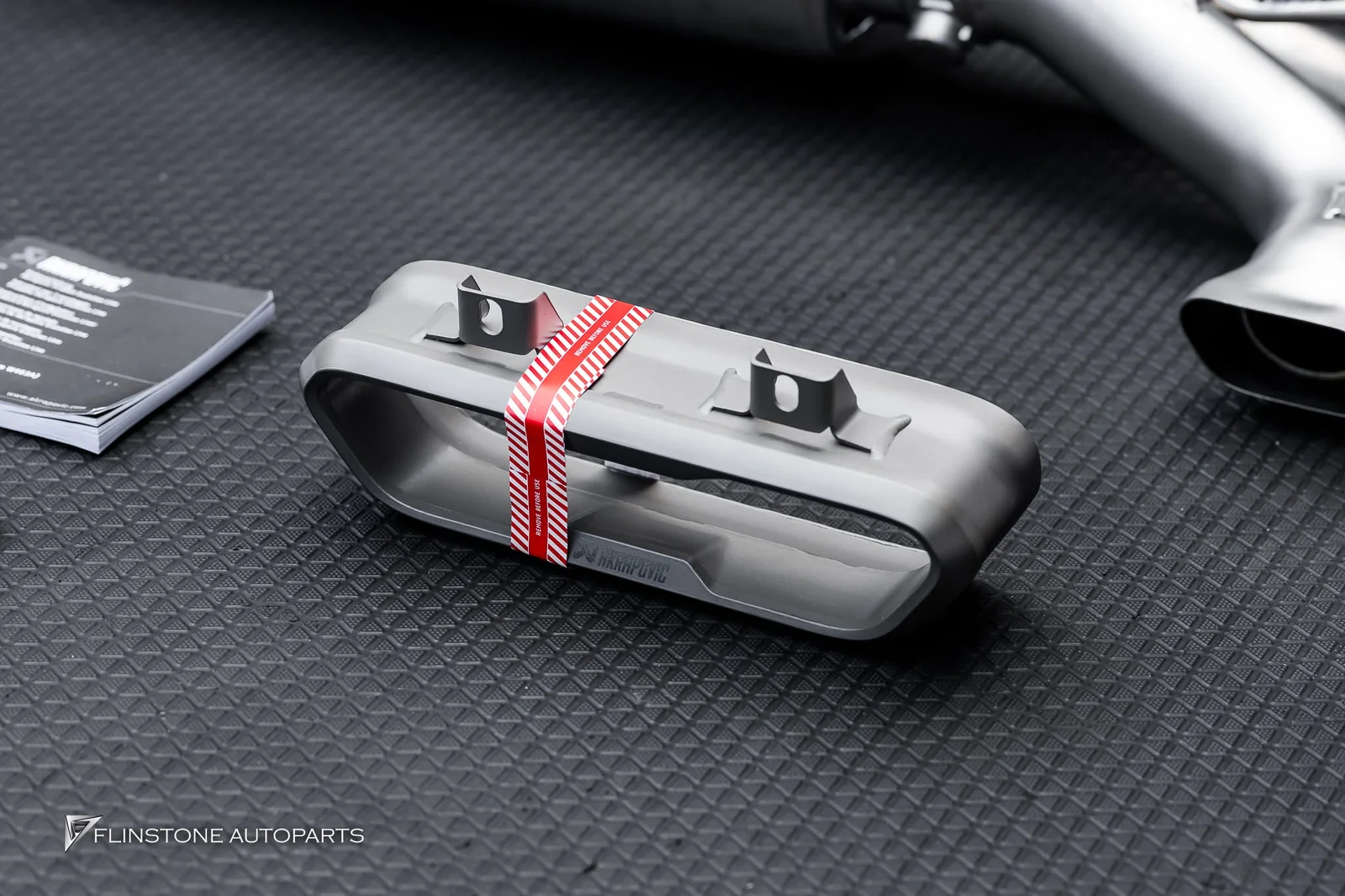 W464 G-Class G63 AMG เตรียมติดตั้งชุดท่อ AKRAPOVIC พร้อมด้วยพวงมาลัยคาร์บอนที่มาพร้อมกับปุ