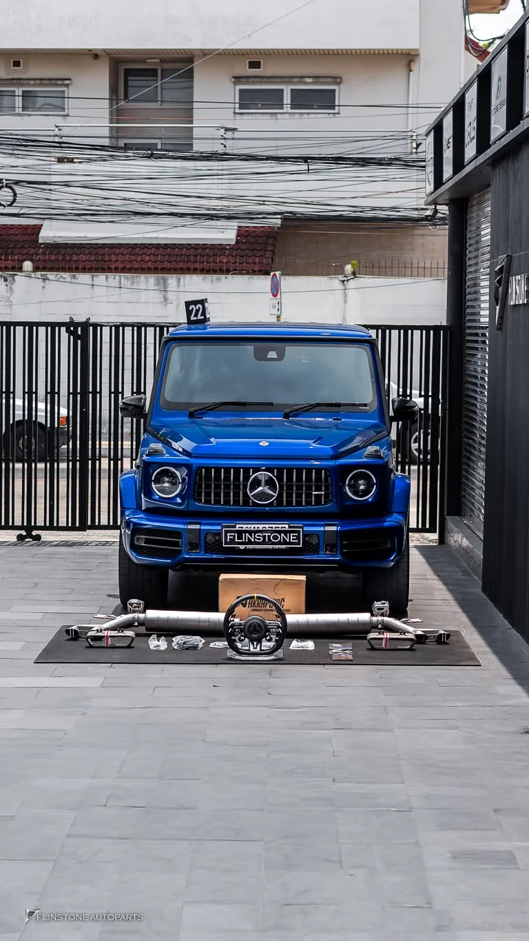W464 G-Class G63 AMG เตรียมติดตั้งชุดท่อ AKRAPOVIC พร้อมด้วยพวงมาลัยคาร์บอนที่มาพร้อมกับปุ