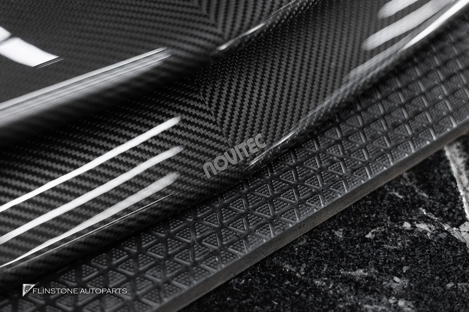 LAMBORGHINI URUS SE เตรียมติดตั้งชุดแต่งคาร์บอนรอบคันจาก NOVITEC