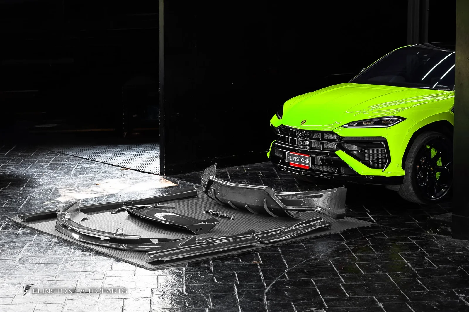 LAMBORGHINI URUS SE เตรียมติดตั้งชุดแต่งคาร์บอนรอบคันจาก NOVITEC