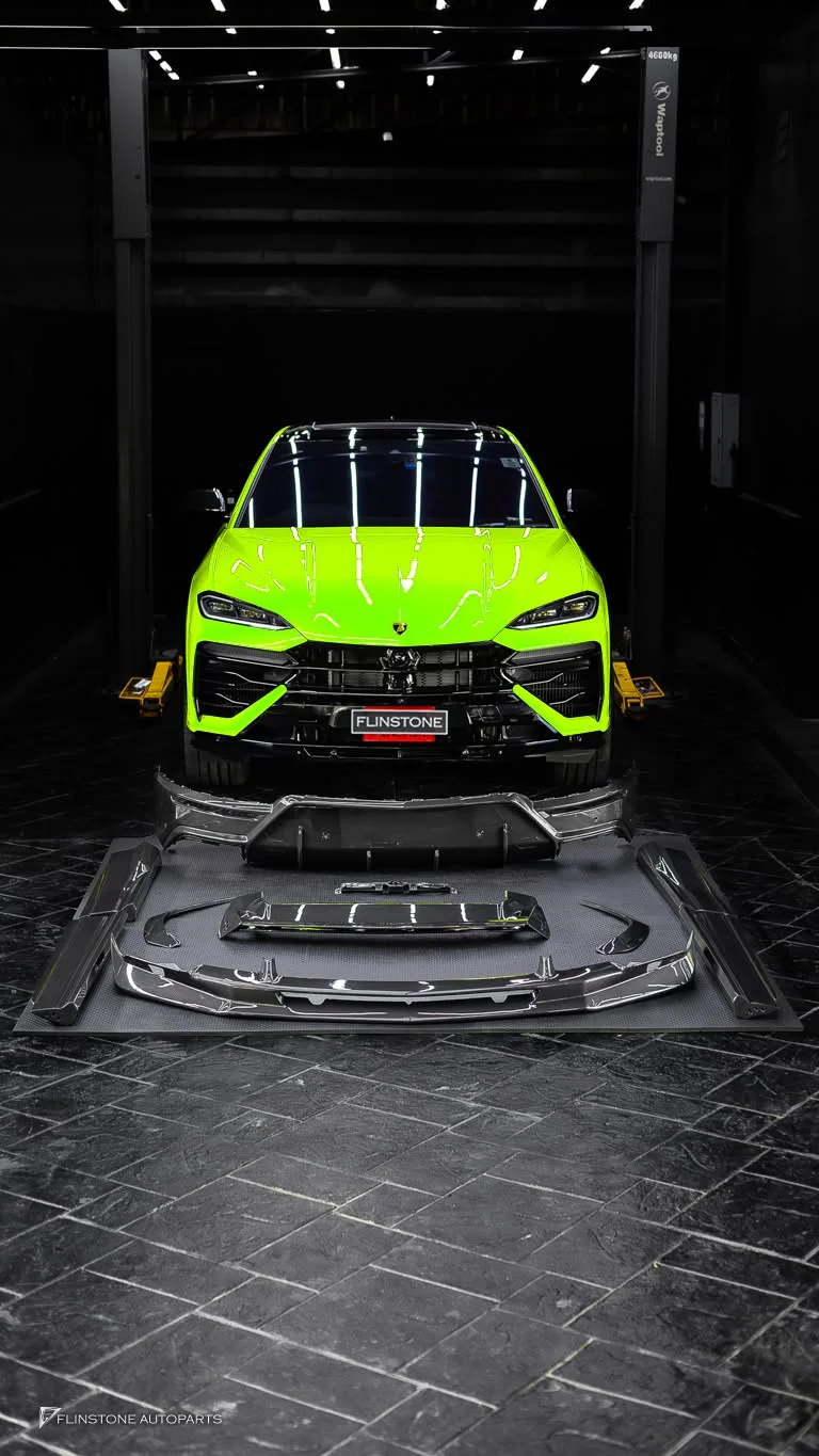 LAMBORGHINI URUS SE เตรียมติดตั้งชุดแต่งคาร์บอนรอบคันจาก NOVITEC