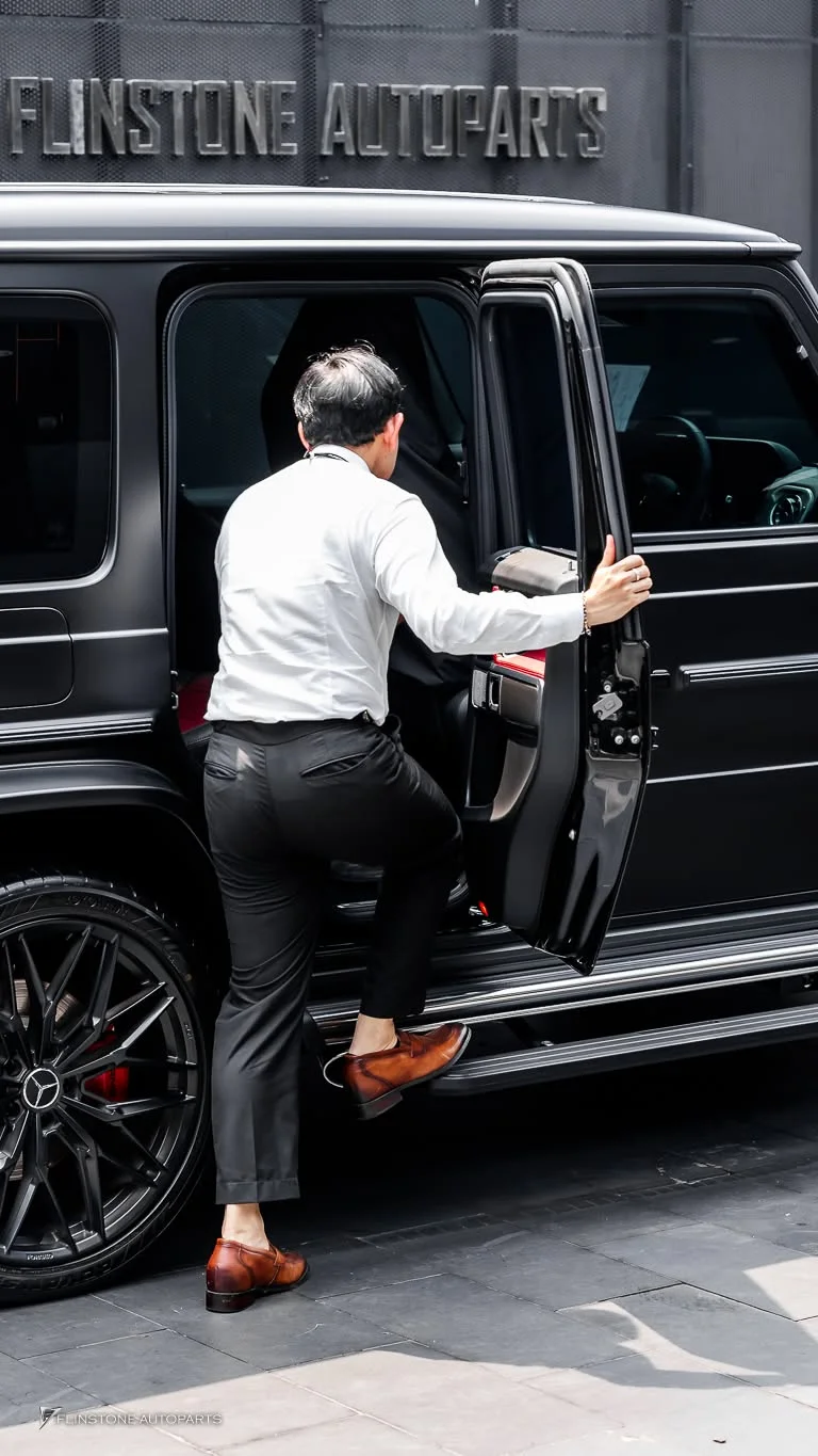 W464 G-Class ติดตั้งบันไดไฟฟ้าอัตโนมัติสำหรับ G-Class เป็นแบบสไลด์ ที่เดียวในไทยตอนนี้