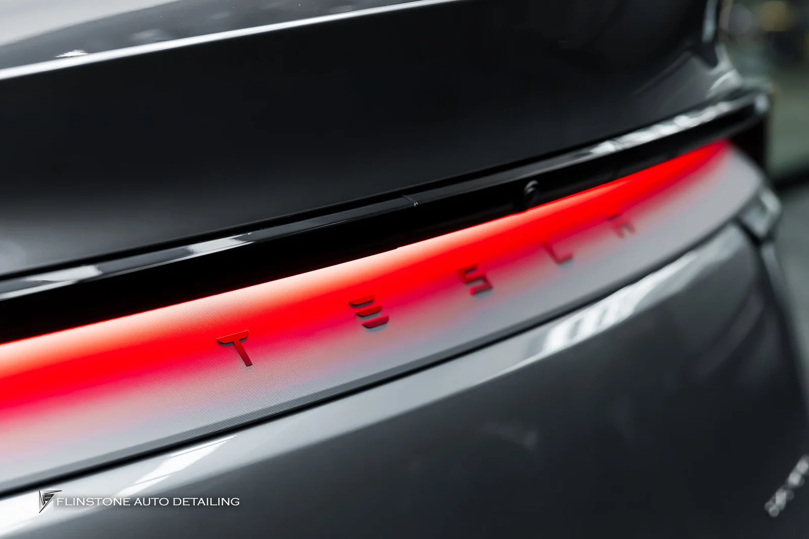ติดฟิล์มใสกันรอย DRESDENPROTECTION ทั้งภายนอกและภายในสำหรับ Tesla Model Y