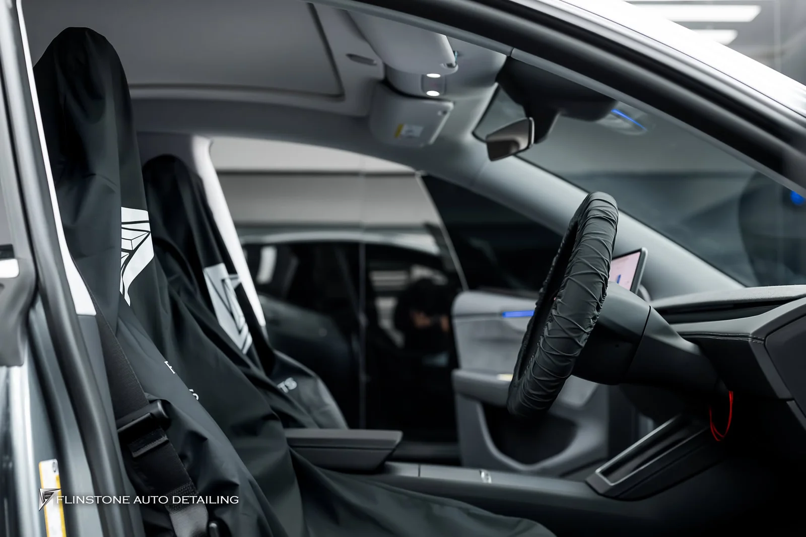 ติดฟิล์มใสกันรอย DRESDENPROTECTION ทั้งภายนอกและภายในสำหรับ Tesla Model Y