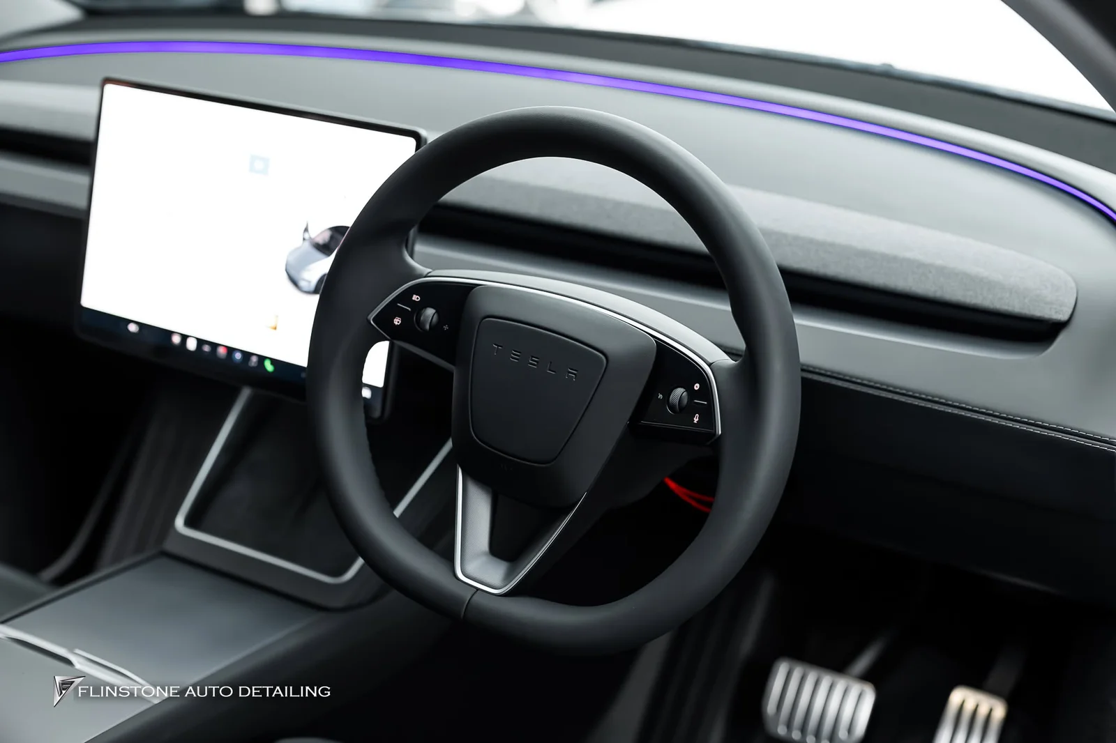 ติดฟิล์มใสกันรอย DRESDENPROTECTION ทั้งภายนอกและภายในสำหรับ Tesla Model Y