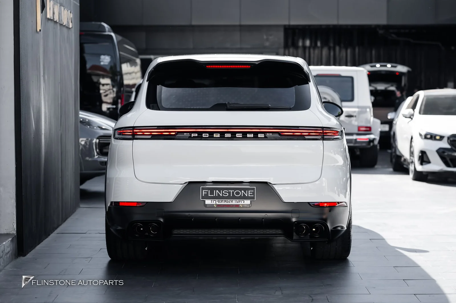 ส่งงานอีกคันสำหรับ PORSCHE Cayenne 958 ปี 2010 เปลี่ยนโฉมเป็นหน้า TURBO GT +