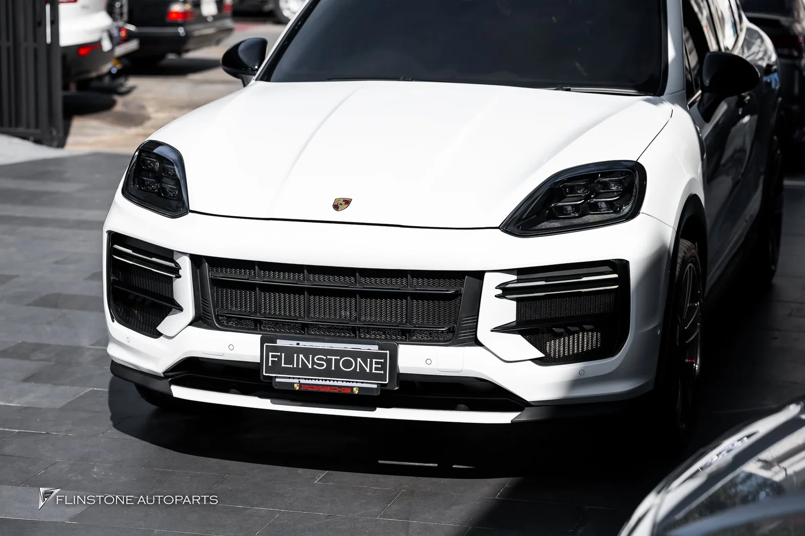 ส่งงานอีกคันสำหรับ PORSCHE Cayenne 958 ปี 2010 เปลี่ยนโฉมเป็นหน้า TURBO GT +