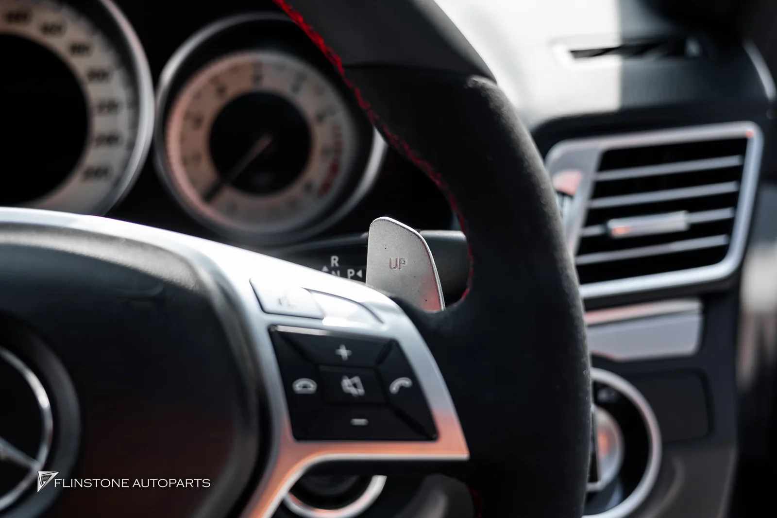 ติดตั้งพวงมาลัย AMG Alcantara สำหรับ W207 E-Class Coupe