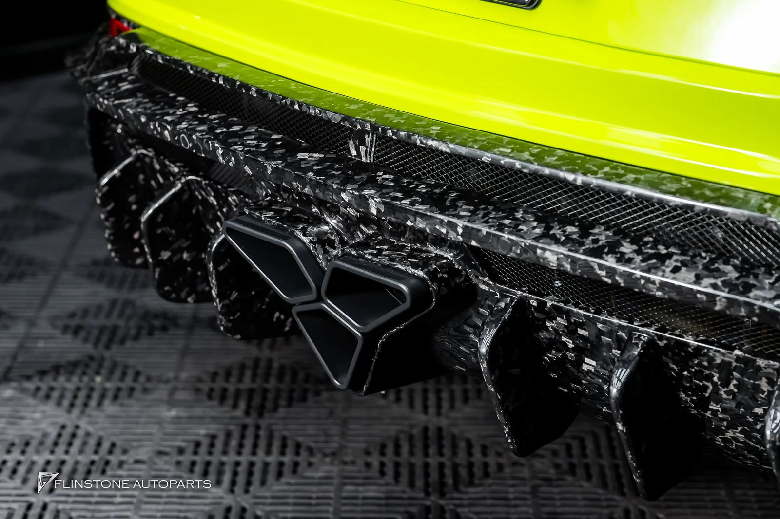 another car delivered for the tuning of LAMBORGHINI model URUS rear kit in the style of MANSORY