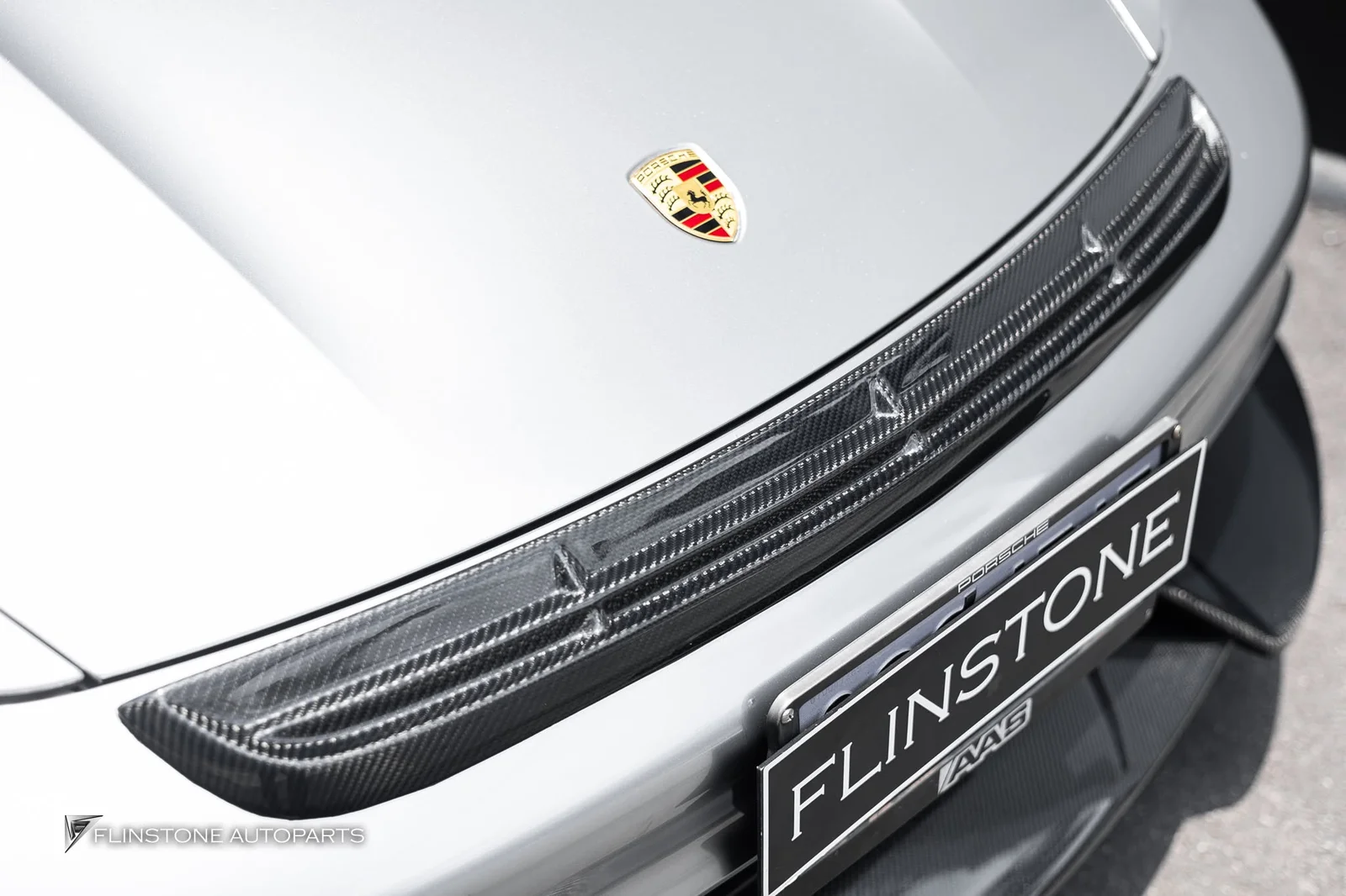 เป็น PORSCHE อีกรุ่นที่แต่งออกจากทางร้านไปเยอะมากๆสำหรับ Taycan