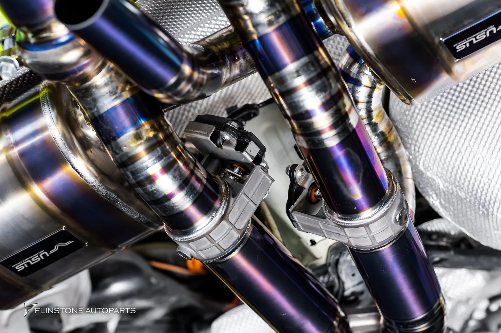 ชุดท่อไอเสีย USUS Titanium Exhaust ติดตั้งใน LAMBORGHINI URUS