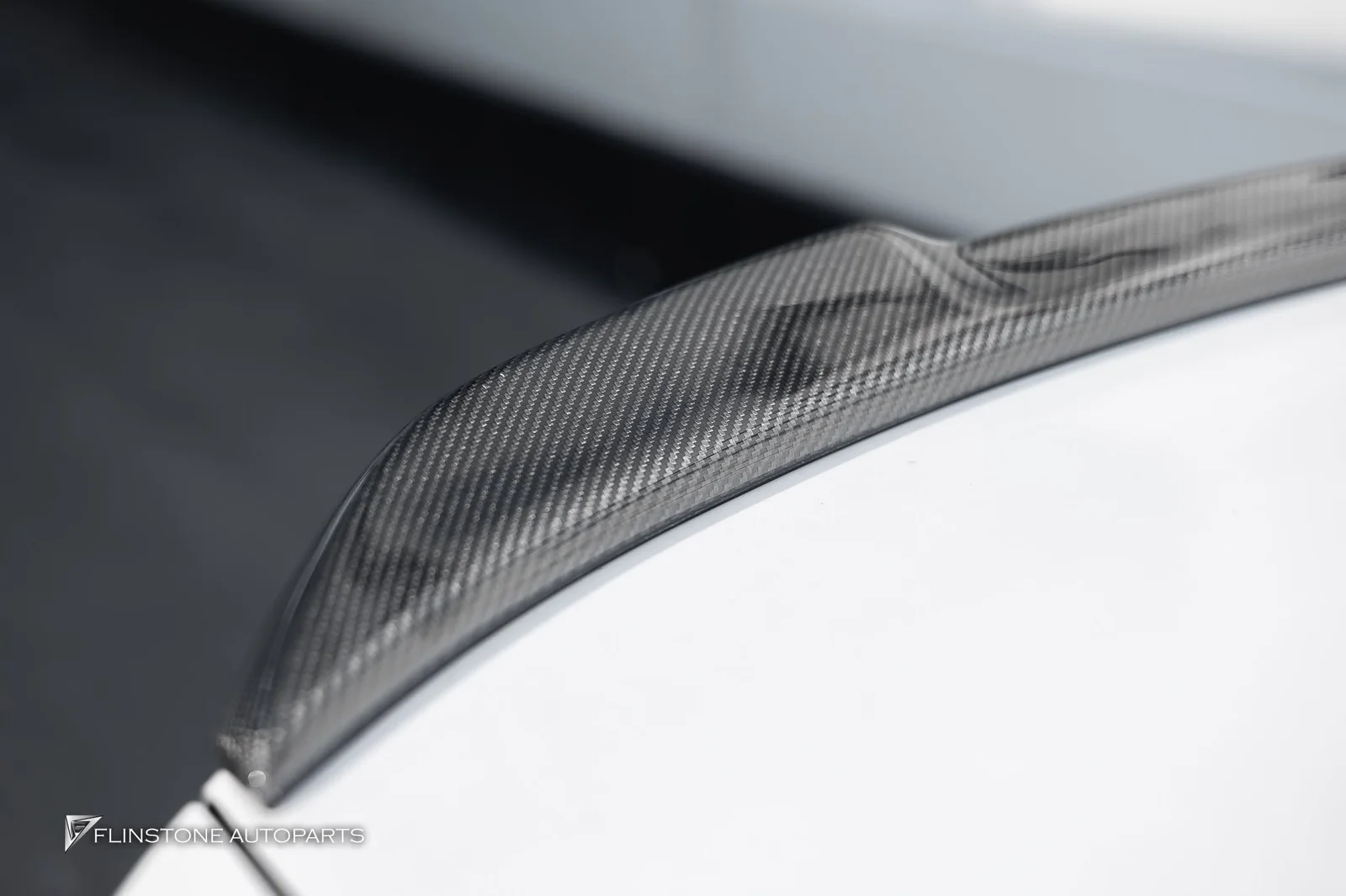 BMW G20 Series 3 2025 — BMW G20 Series 3 加装碳纤维部件含扰流板与