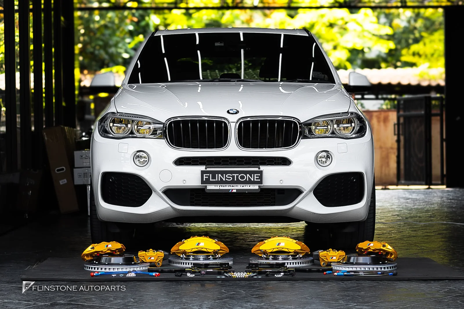 BMW X5 F15 安装刹车套装 Custom Caliper 金色车身 SUV