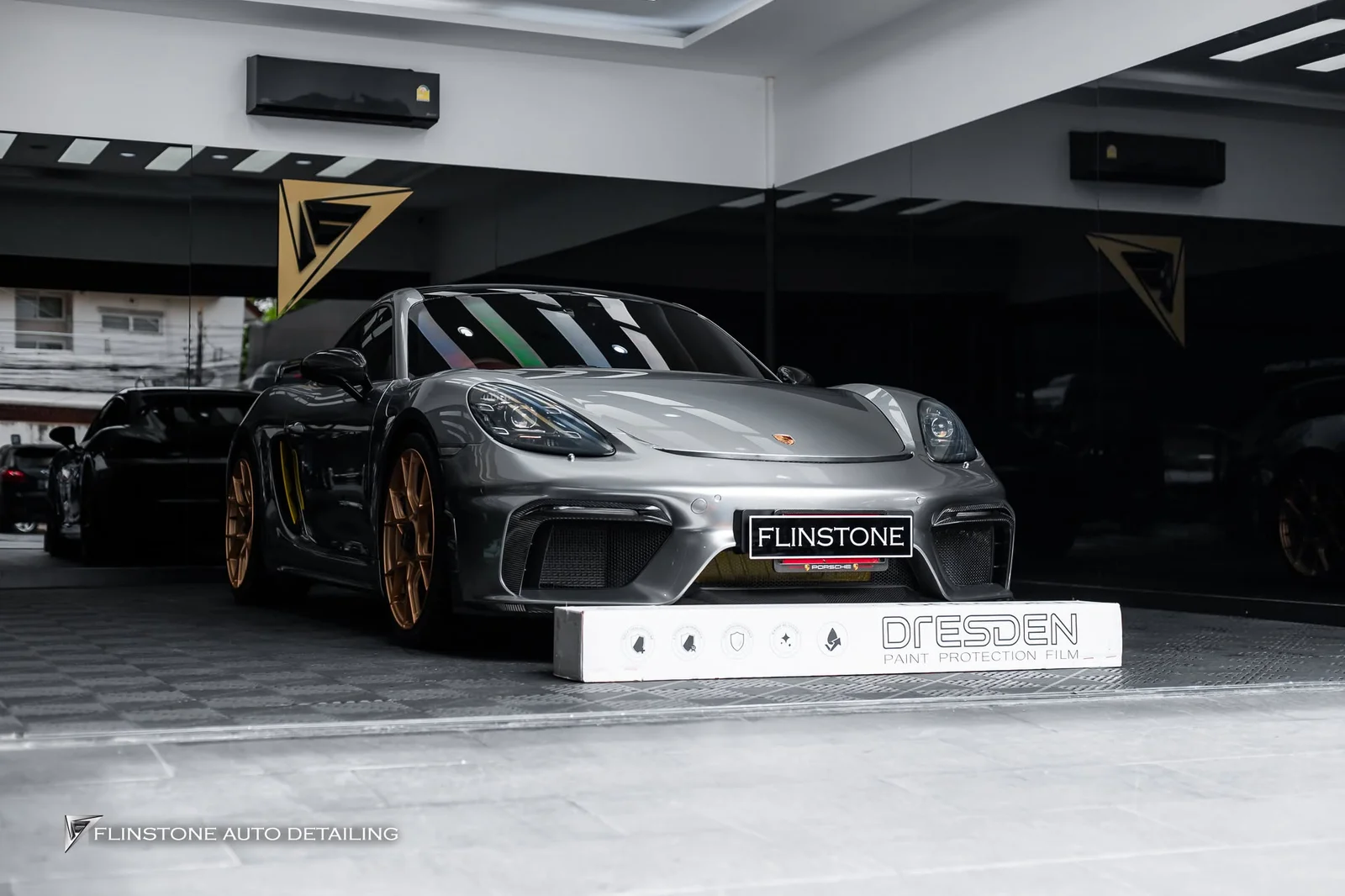 PORSCHE 718 Cayman / Boxster — a new look all the way! with PORSCHE 718 Cayman that upgraded