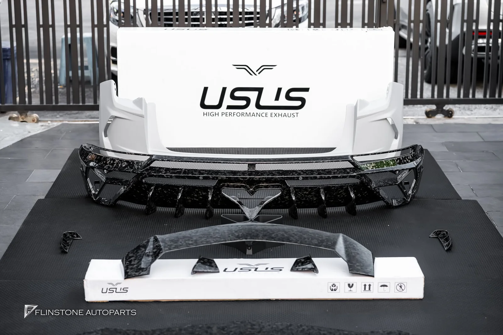 LAMBORGHINI URUS เสริมความดุดันแบบขีดสุดด้วยชุดท้ายทรง Mansory ในวัสดุ Forged
