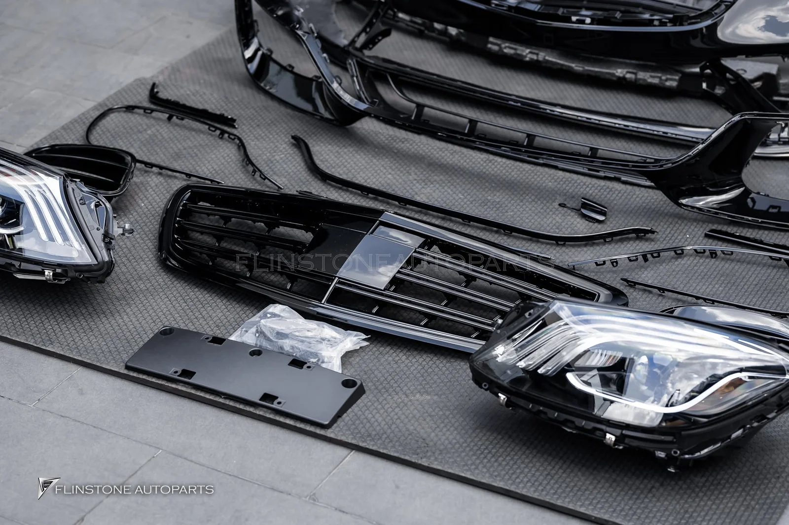 S-Class code W222 chose the full body kit S63 AMG Facelift