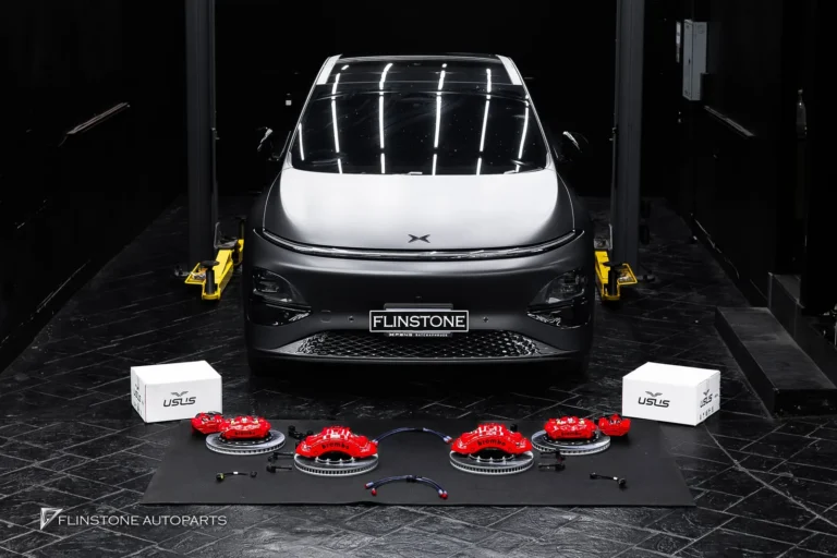 ชุดเบรค Custom สำหรับ Xpeng G6 คันนี้อัปเกรดระบบเบรคใหม่ด้วยคาลิปเปอร์สีแดง