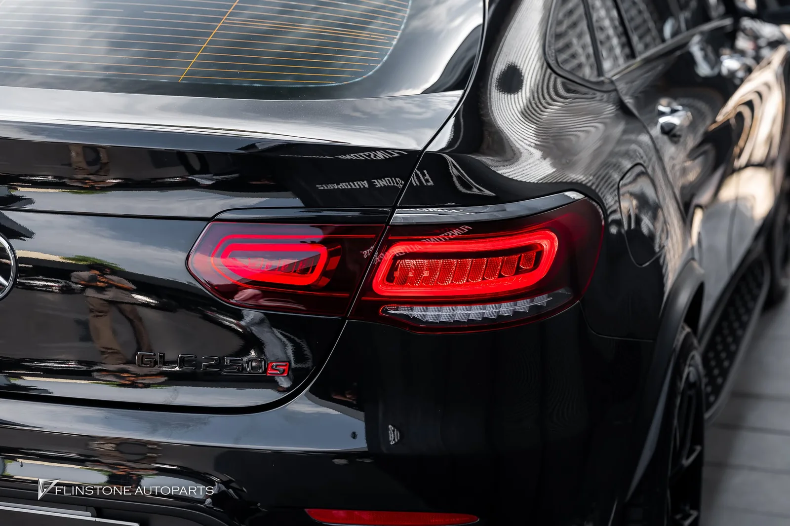 X253 GLC-Class ติดตั้งไฟท้าย LED Facelift และบันไดข้างสีดำสำหรับ GLC-Class Coupe รหัส W253
