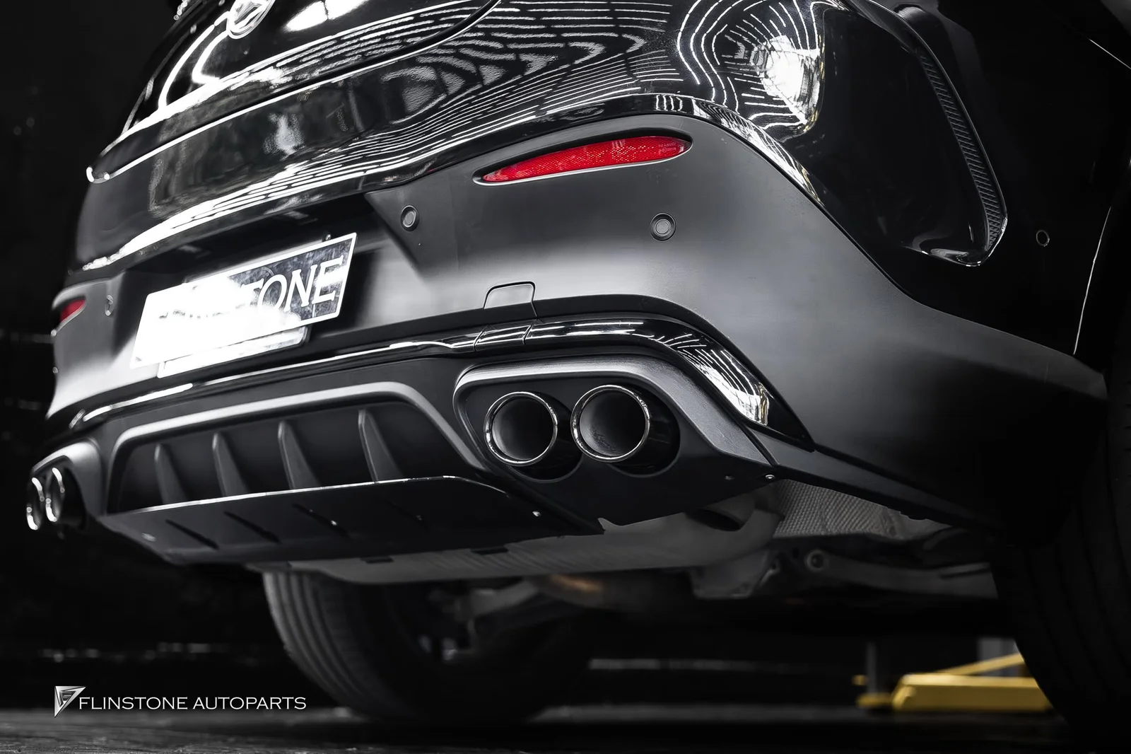GLC-Class Coupe รหัส W254 เข้าติดตั้งชุดดิฟฟิวเซอร์ท้ายและปลายท่อทรง GLC43 AMG