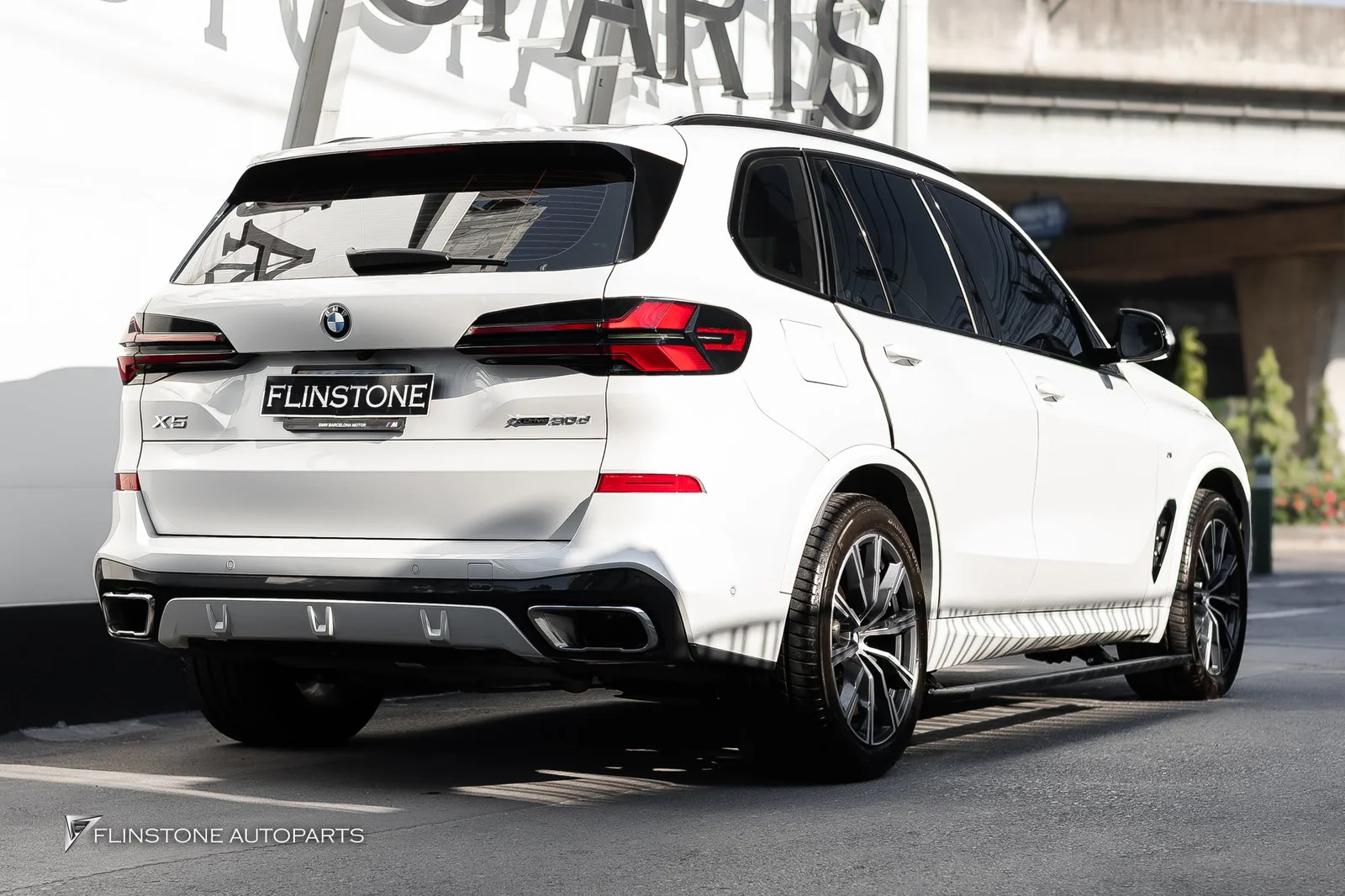 BMW G05 X5 สำหรับรถ SUV ไซส์ใหญ่แบบ BMW X5 การขึ้น-ลงรถอาจจะเป็นเรื่องที่ต้องออกแรงสักนิด