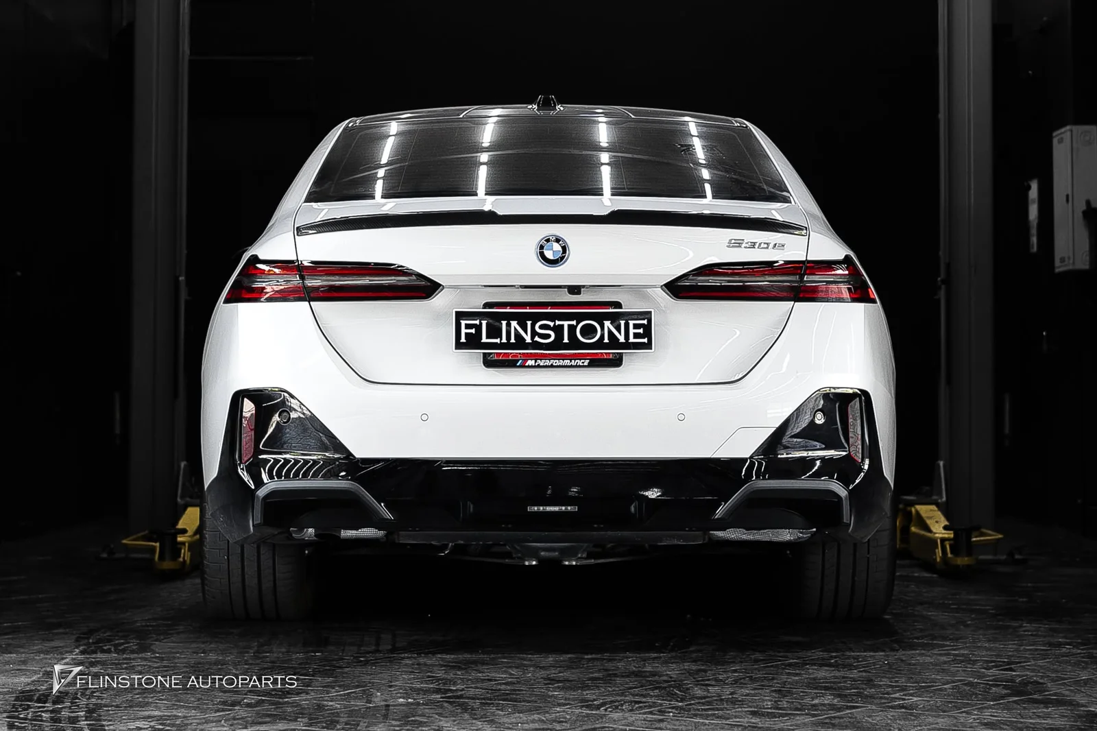 สปอยเลอร์ท้ายคาร์บอนสำหรับ BMW i5 G60 งาน USUS Autoclave BMW i5 G60 - USUS