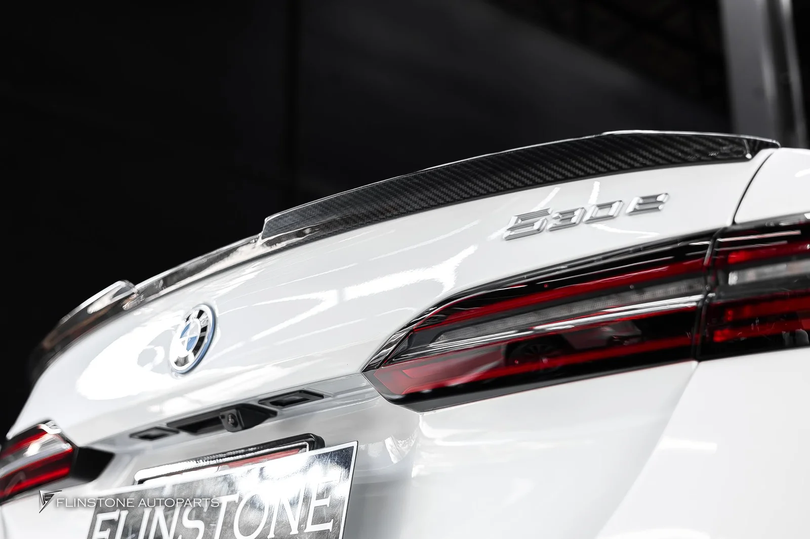 สปอยเลอร์ท้ายคาร์บอนสำหรับ BMW i5 G60 งาน USUS Autoclave BMW i5 G60 – USUS