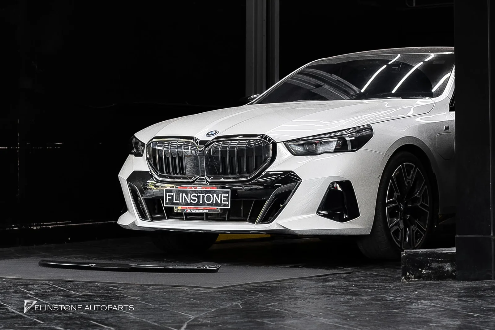 สปอยเลอร์ท้ายคาร์บอนสำหรับ BMW i5 G60 งาน USUS Autoclave BMW i5 G60 – USUS