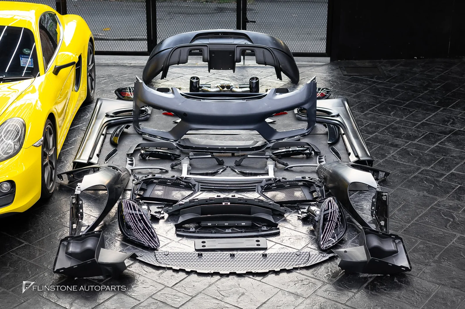 PORSCHE 981 changed to 718 GT4 right away! the first set has arrived for PORSCHE 981
