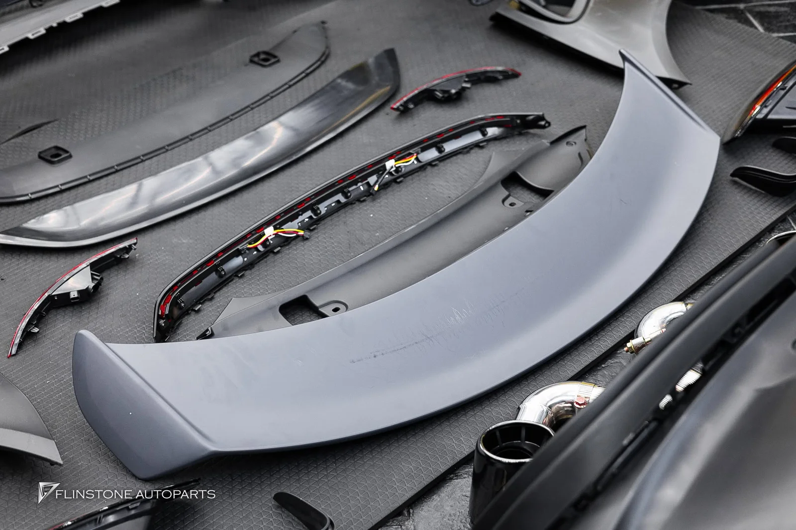 PORSCHE 981 changed to 718 GT4 right away! the first set has arrived for PORSCHE 981