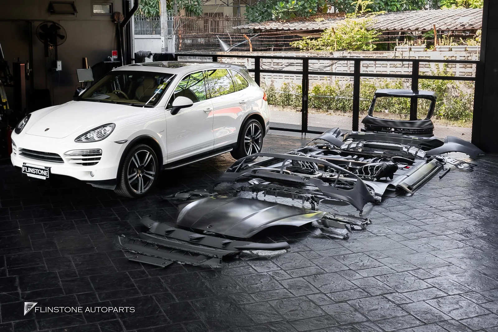 PORSCHE Cayenne 958 เตรียมใส่ชุดแต่งหล่อที่สุดในรุ่น! เข้ามาอัปเกรดเป็นทรง