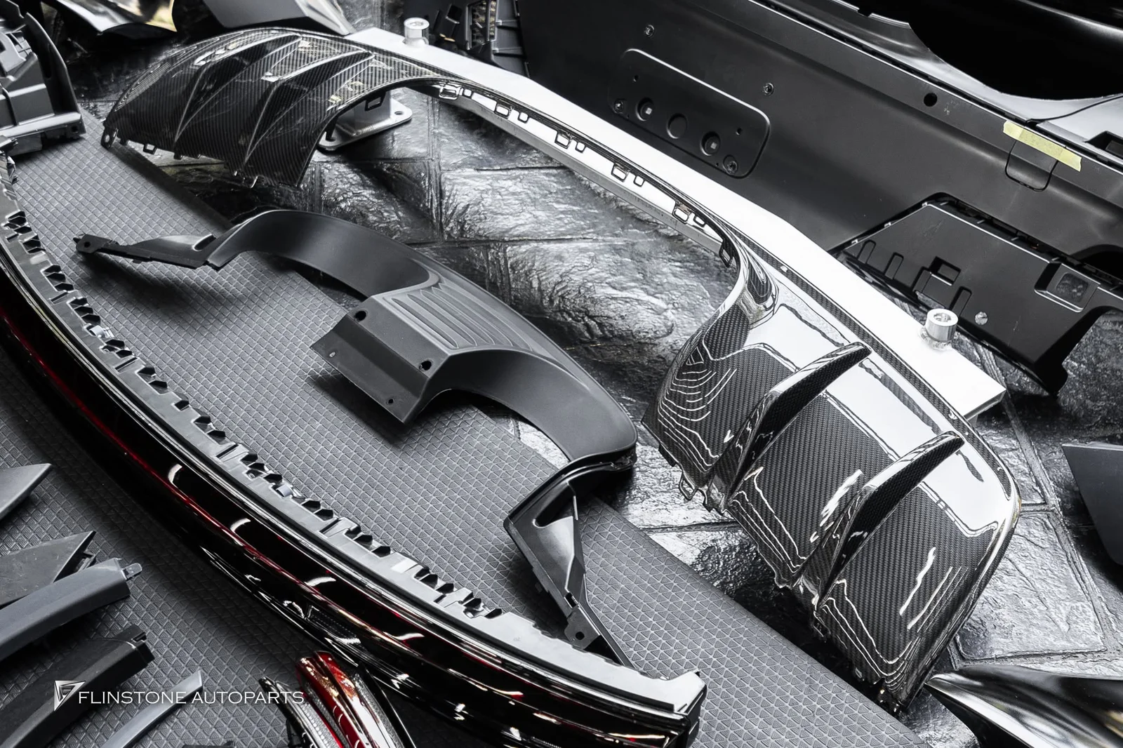 PORSCHE Cayenne 958 เตรียมใส่ชุดแต่งหล่อที่สุดในรุ่น! เข้ามาอัปเกรดเป็นทรง